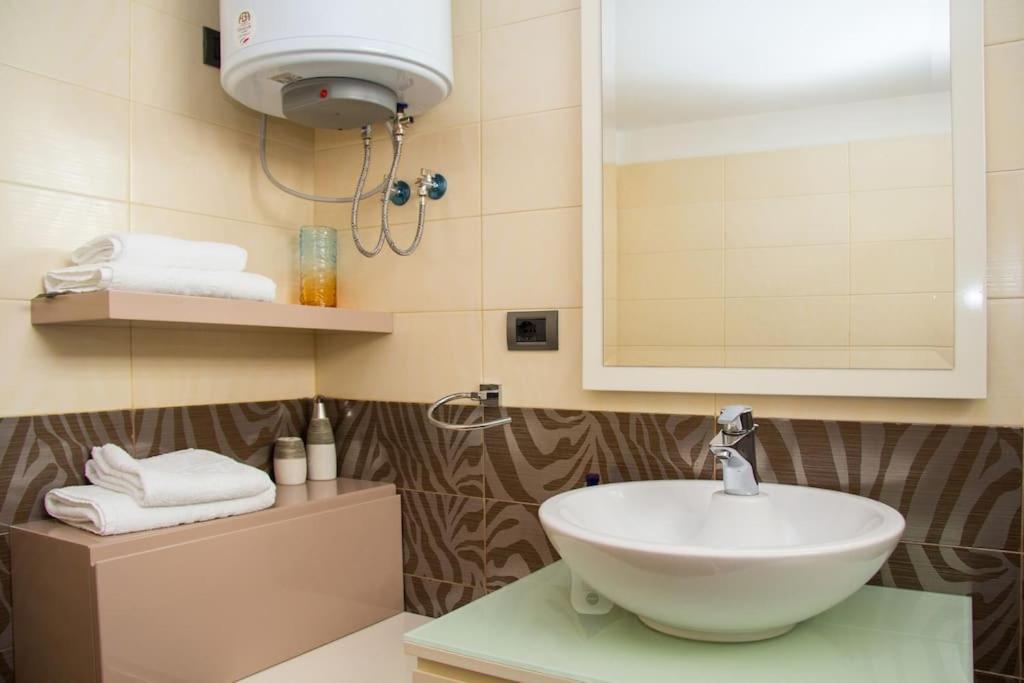 Exclusive Apartment Тирана Экстерьер фото
