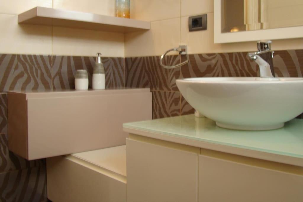 Exclusive Apartment Тирана Экстерьер фото