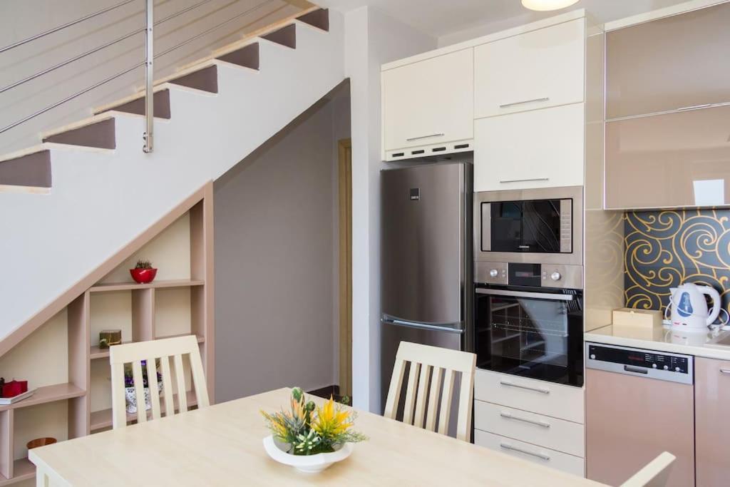 Exclusive Apartment Тирана Экстерьер фото