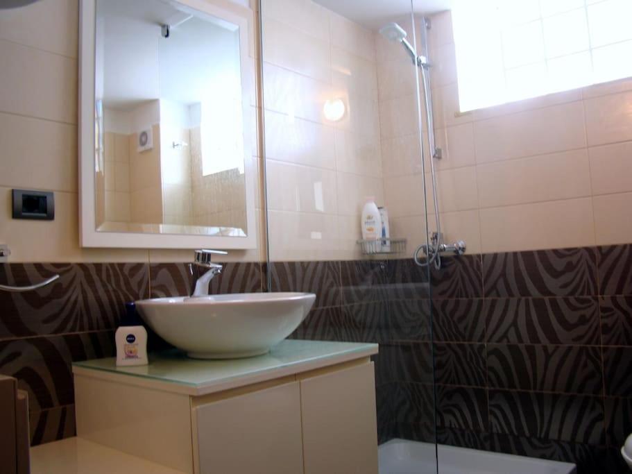 Exclusive Apartment Тирана Экстерьер фото