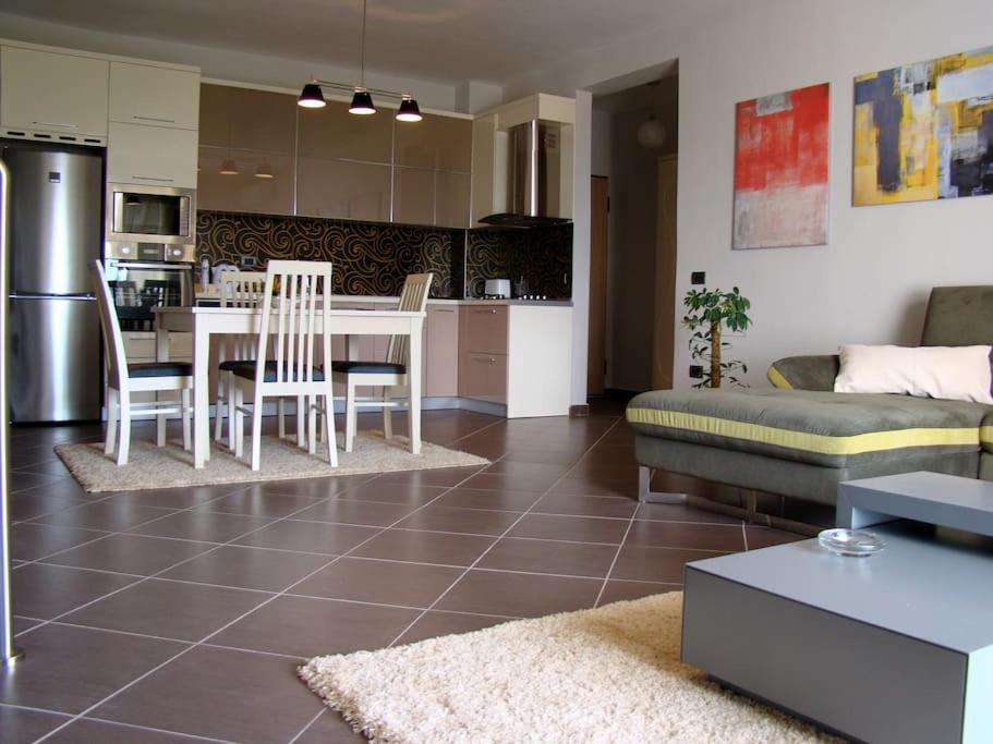 Exclusive Apartment Тирана Экстерьер фото
